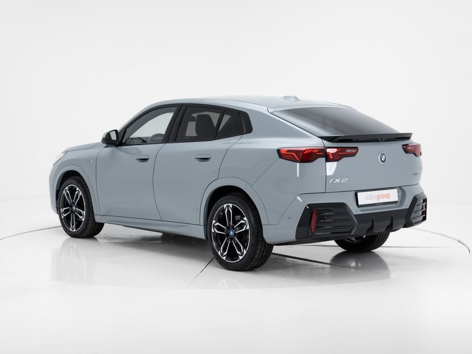BMW iX2 eDrive20 Pack Desportivo M