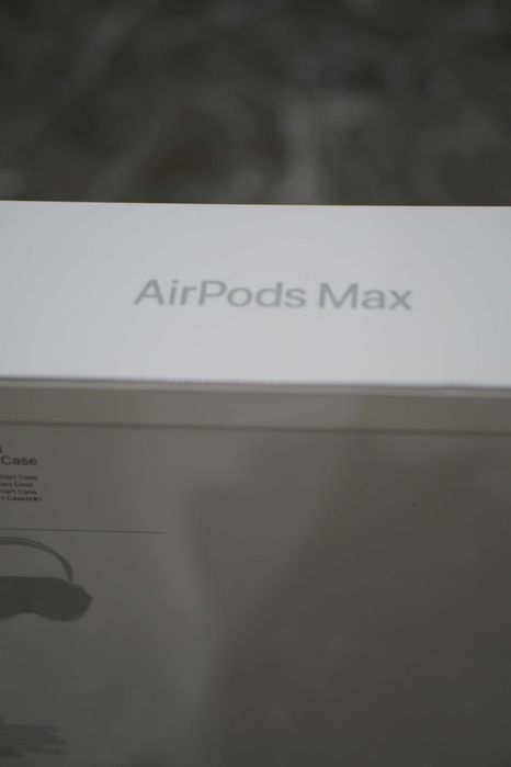 Apple AirPods Max Headphones Starlight