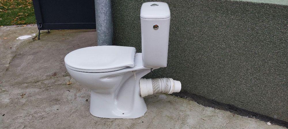Wc kompakt, toaleta na działkę  lub remont.