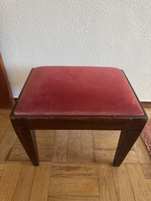 Banco/ Banquete tecido vermelho