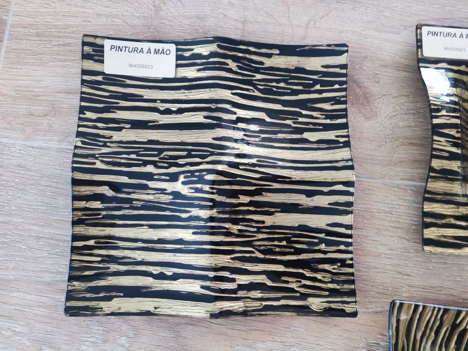 3 Pratos decorativos com pintura á mão