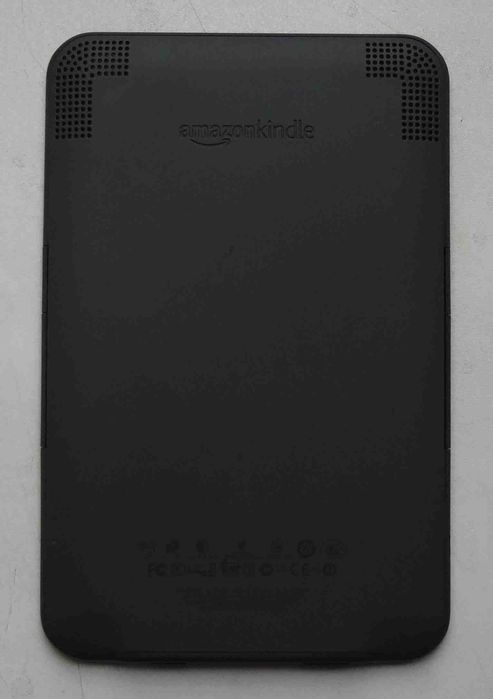 Электронная книга Amazon Kindle D00901 с чехлом