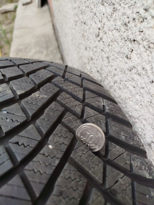 Продам резину 215/65/r16