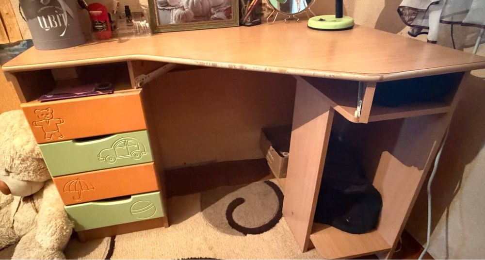 Ліжко,столик,шкаф меблі