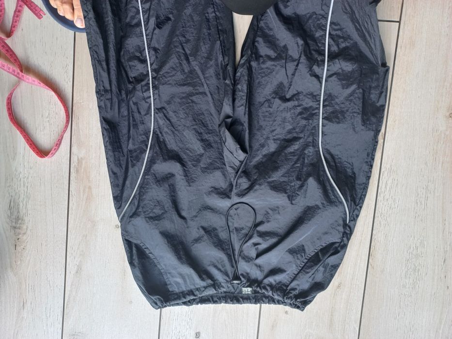 Młodzieżowe spodnie szerokie czarne rozmiar XS/S