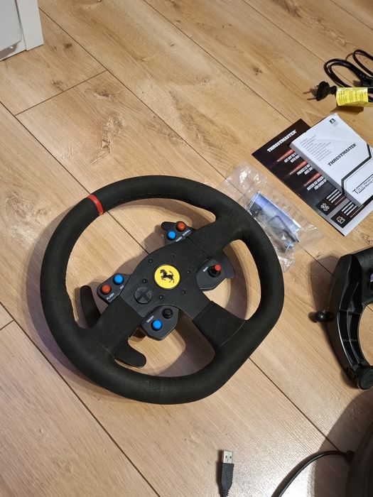 Thrustmaster t300 alcantata edition