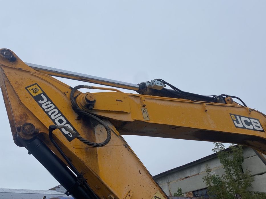 Колісний Екскаватор JCB