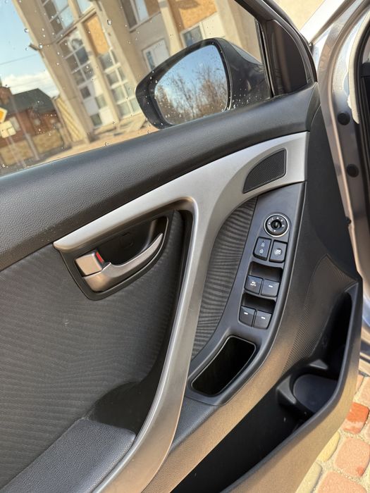 Hyundai Elantra 2012