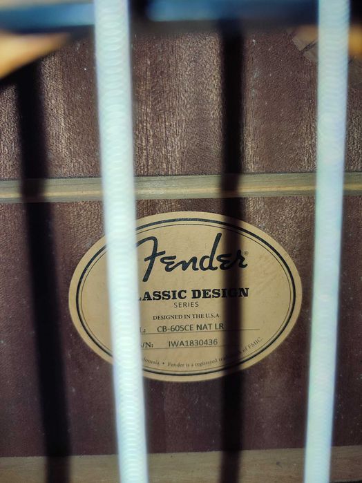 VENDO Baixo Semi-acústico Fender 60-CBSCE
