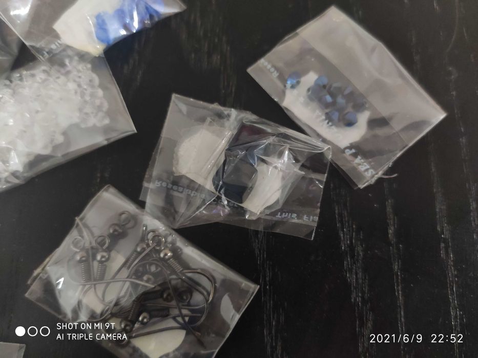 Acessórios brincos,fios,etc