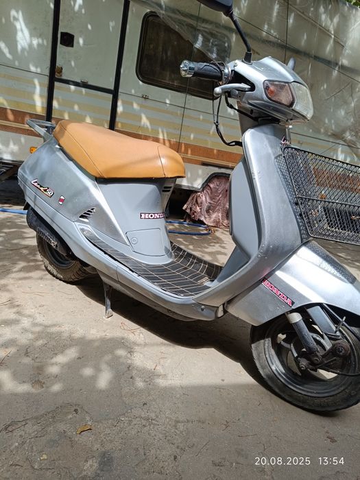 Скутер мопед Honda Lead