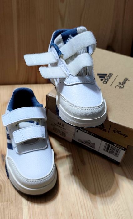 Нові кросівки. Adidas. Disney. Оригінал.
