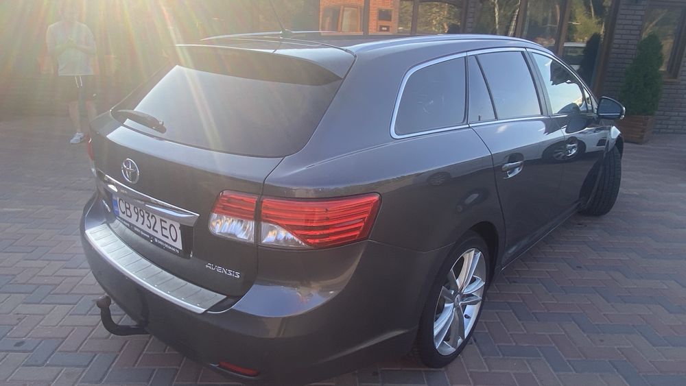 Продам тойота авенсис т27 автомат универсал 2013гв дизель 2,23