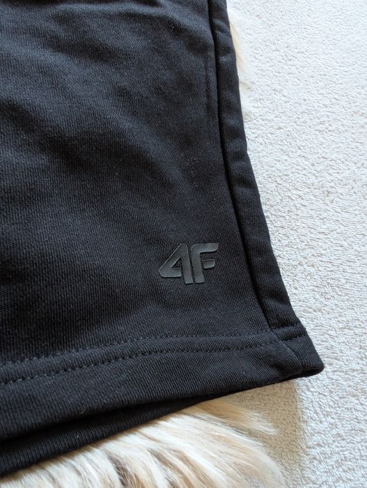 Krótkie spodenki męskie XL 4F czarne bawełna casual z kieszeniami