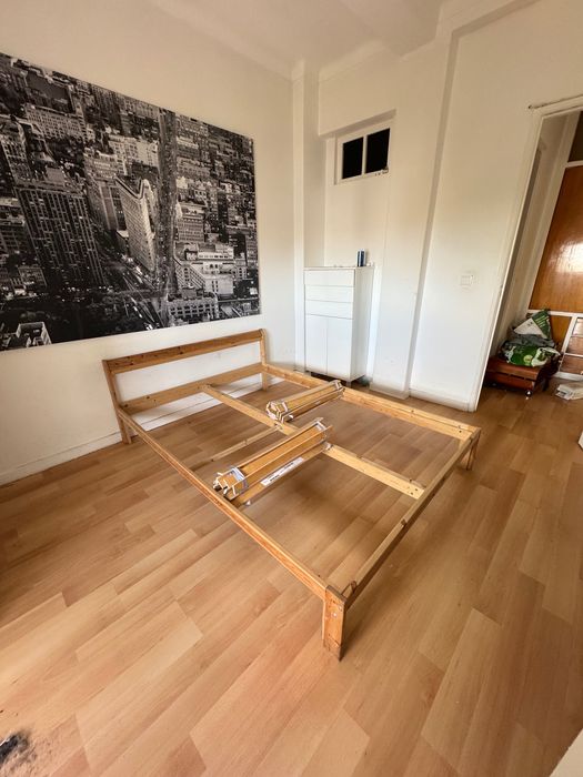 Vendo Cama de Casal Completa.