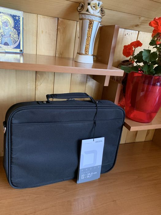 Сумка фірмена”Dicota”нова для ноутбука на 14.1 дюймів