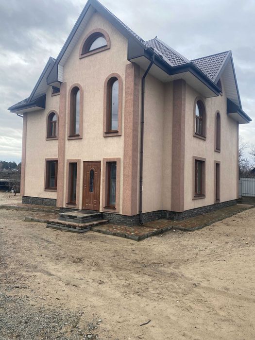 Продаж будинку 220 м2, з чистовим наповненням і матеріалами