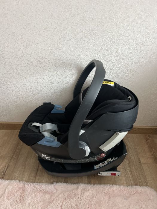 Автокрісло Cybex Aton 5 + адаптери+база