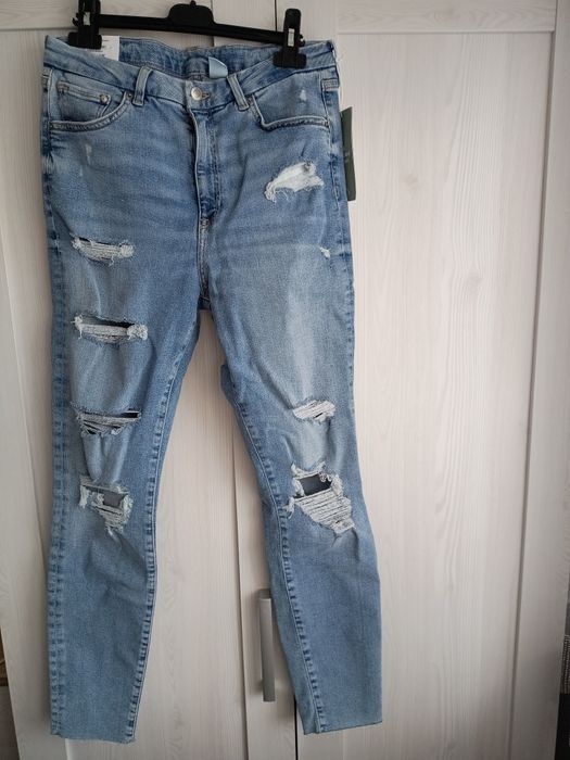 Spodnie jeansowe z przetarciami