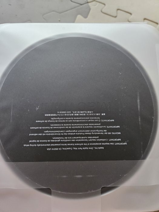 Komputer Mac mini with Apple