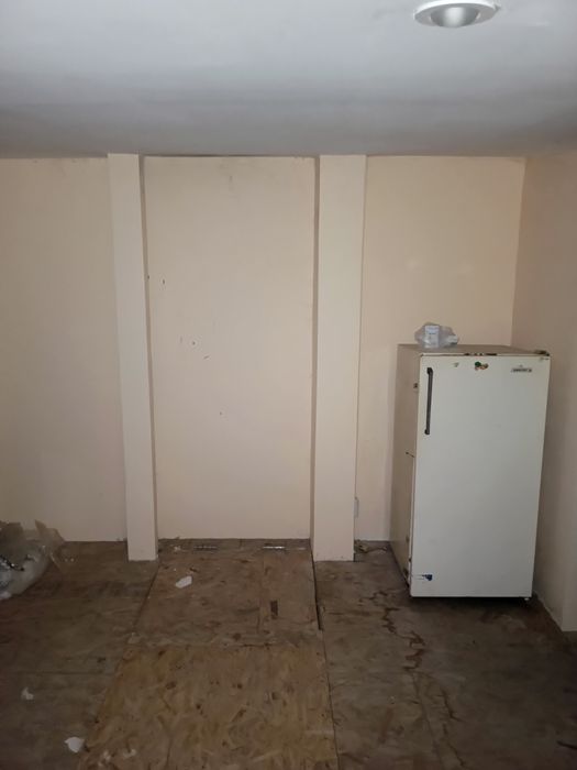 Вул.Корольова.Кутовий гараж з документами .