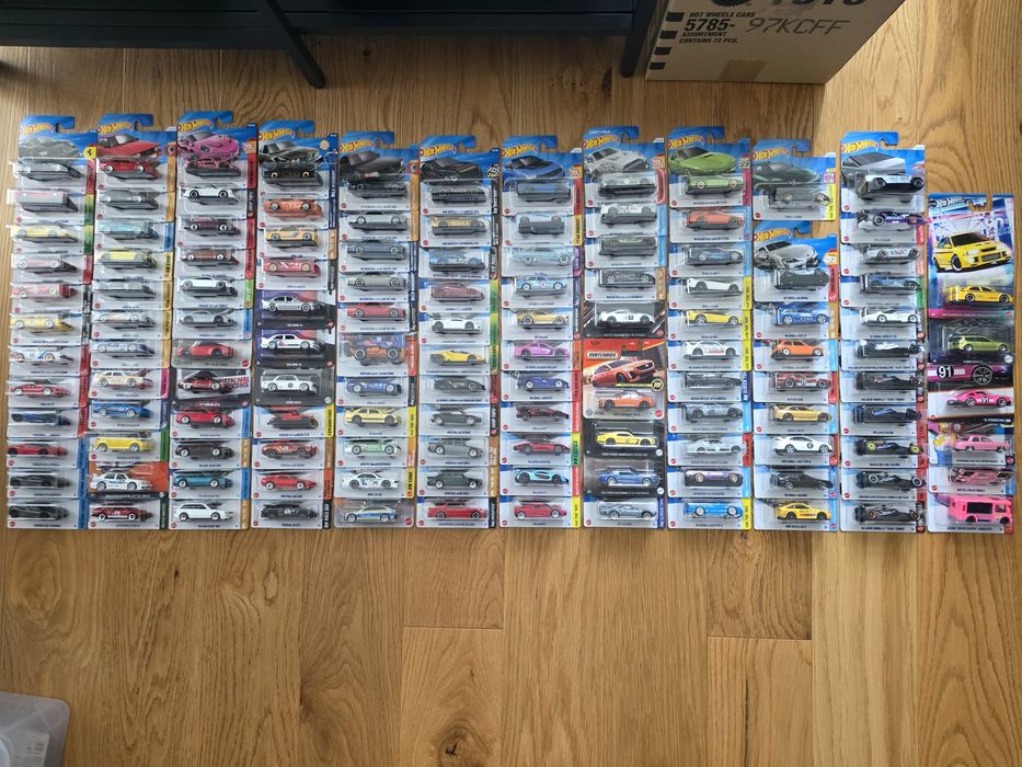 Hot wheels różnie modele audi, bmw, mercedes, ferrari