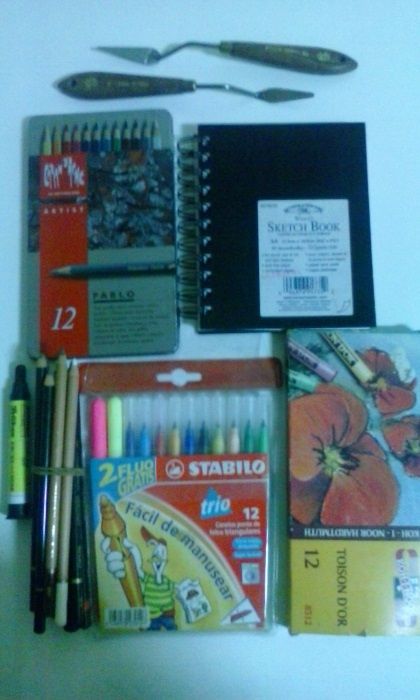 material diverso de artes (nunca utilizado ou com muito pouco uso)