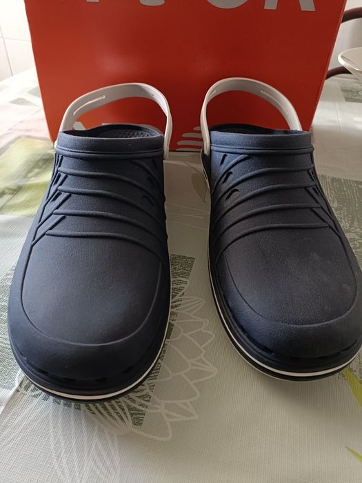 Crocs c/tira com palmilha Walksoft