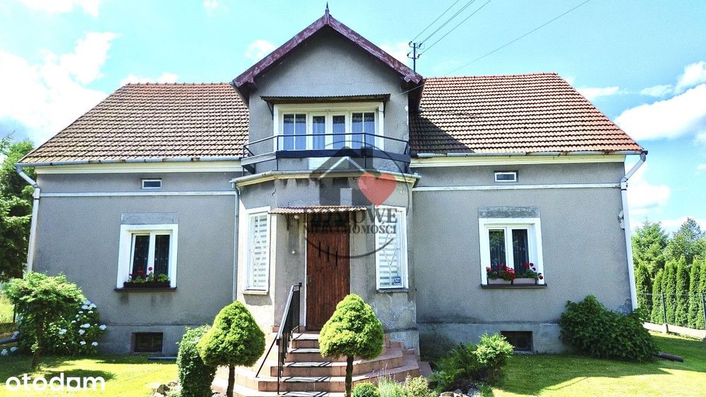 Dom z ponadczasową architekturą dworkową