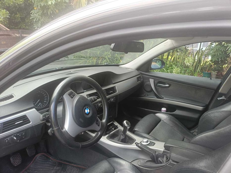 Vendo maravilhoso automóvel BMW impecável