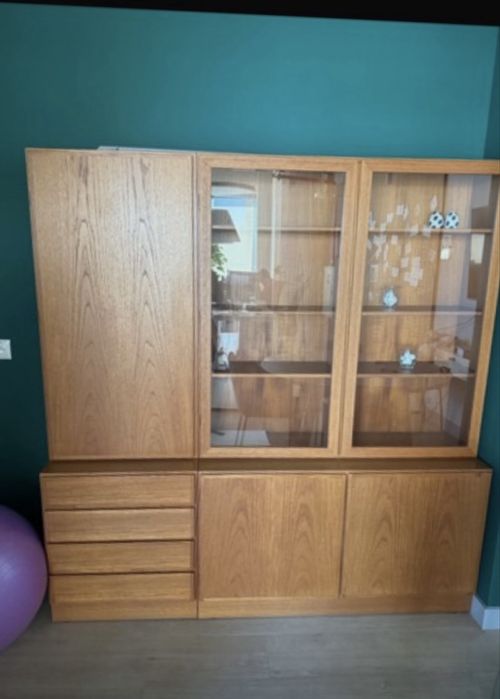 Kredens z drzewa tekowego