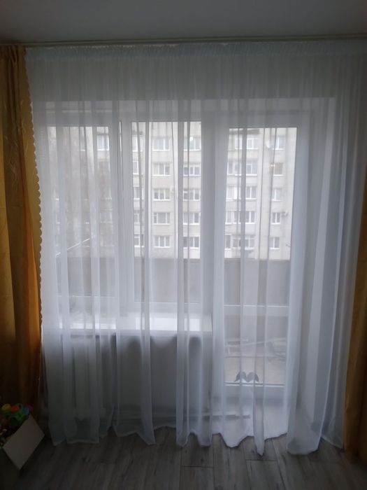 Продам тюль білу! Розмір 2.90м.ширина тканини, висота 2.50