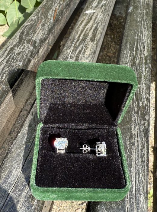 4 ct сережки пусеты з бриллиантами муассанитами серебрянные с резьбой