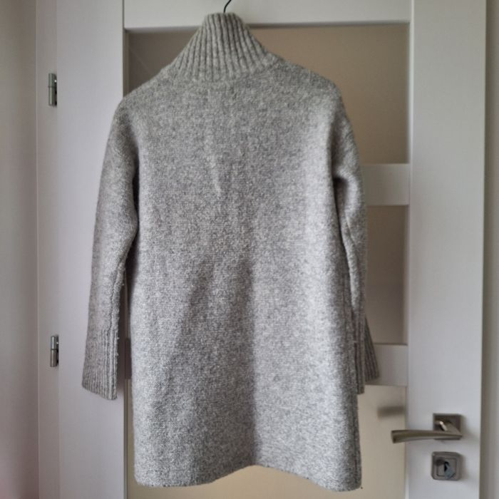 Sweter damski na jesień.
