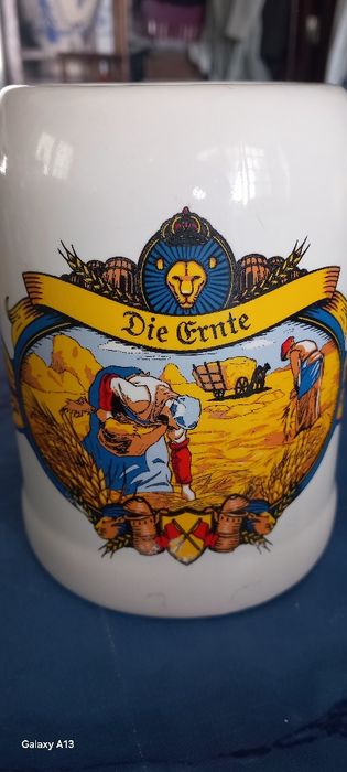 Caneca de cerveja tipo alemã.