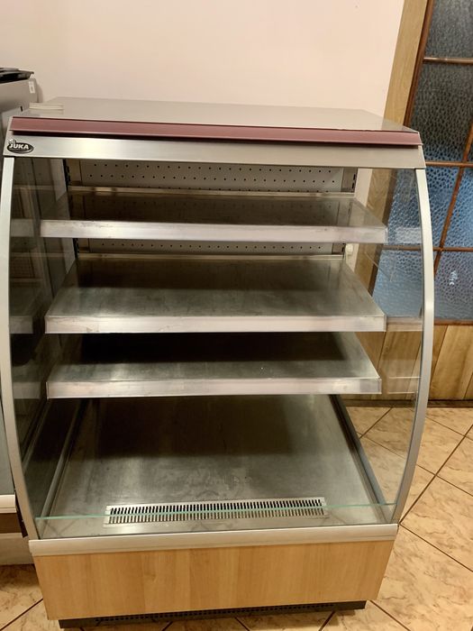 Witryna tiramisu - otwarta JUKA