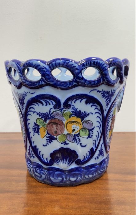 Vaso em faiança de Alcobaça.