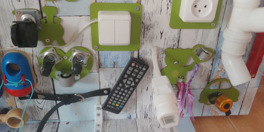 Tablica manipulacyjna sensoryczna edukacyjna