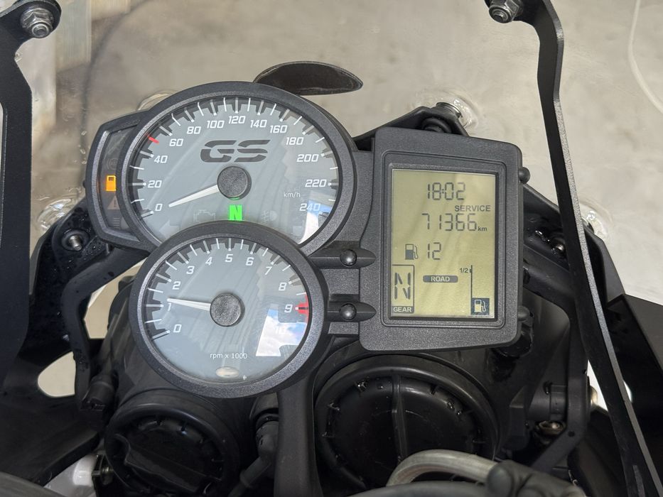 BMW F700GS 2017 + 2 Capacetes