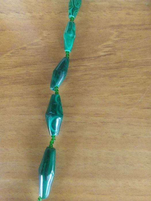 Colares de pedra malaquita verde