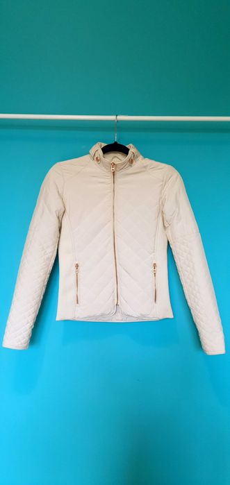 Kremowo-biała pikowana damska kurtka przejściowa Diverse