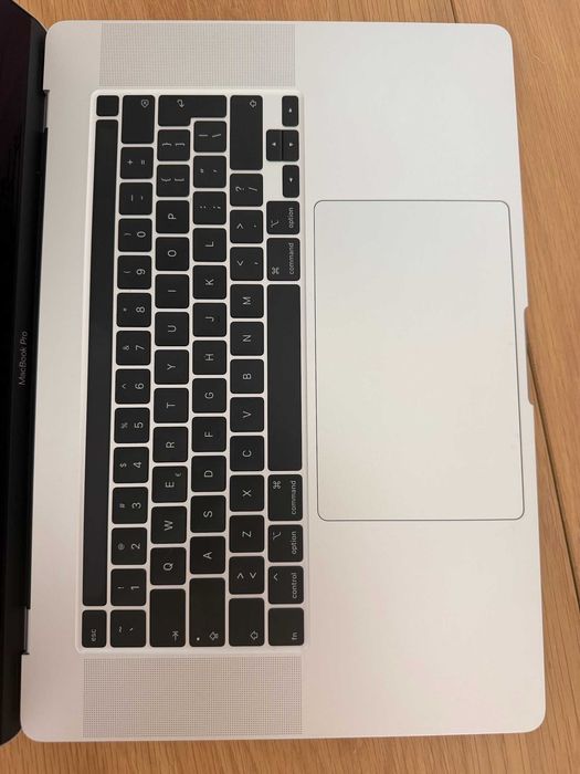 Apple MacBook Pro 16" 2019 i9 / SSD 512GB / 64GB RAM / Radeon Pro 5500M 8GB