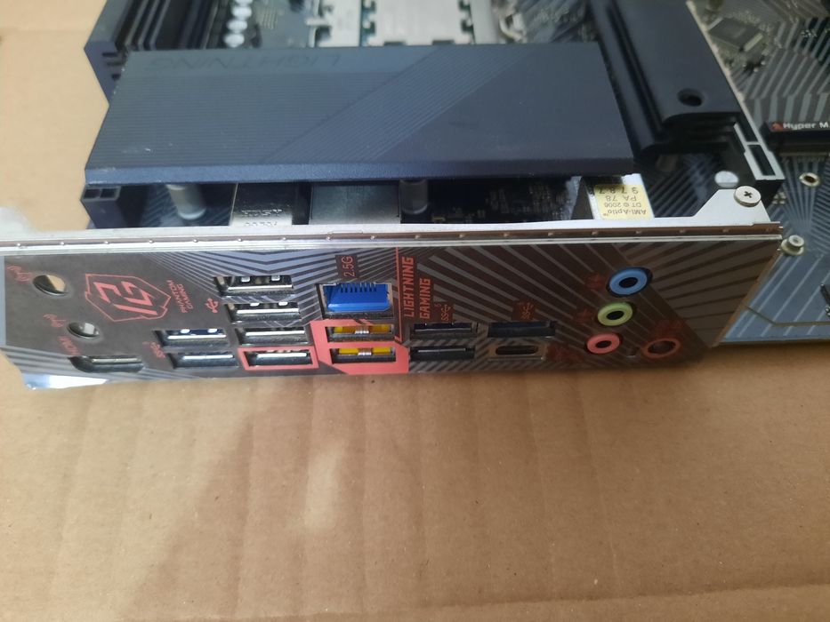 Ryzen 9 7900X і Asrock B650 PG LIGHTNING