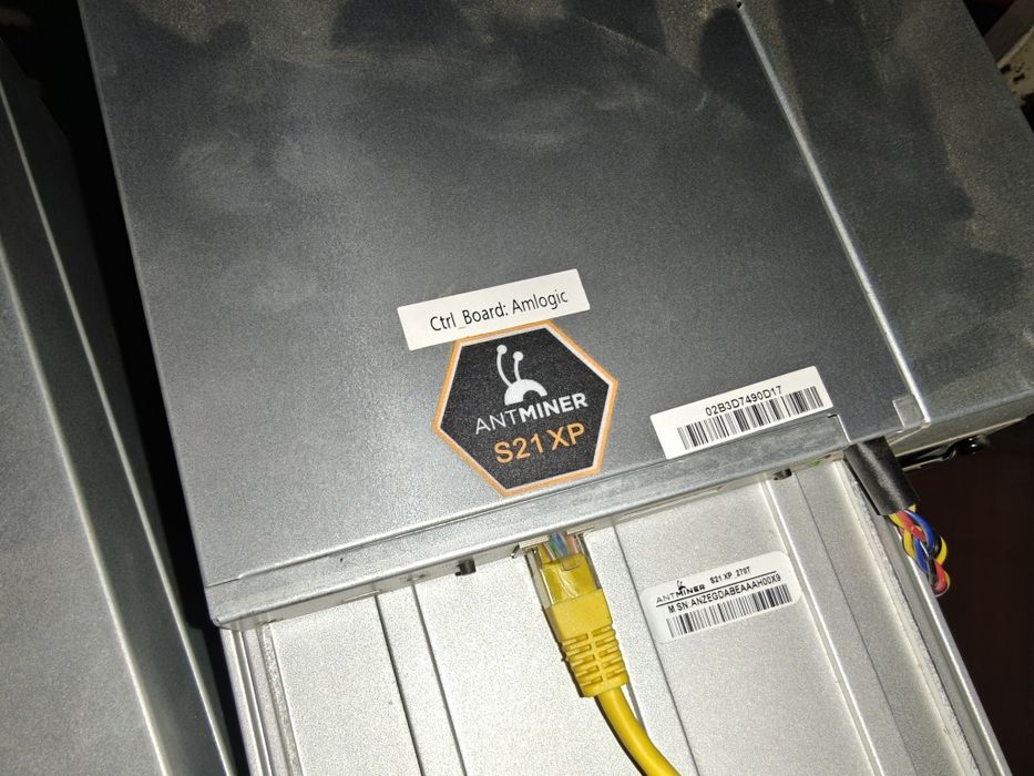 Продам асик asic Antminer S21 xp 270тх