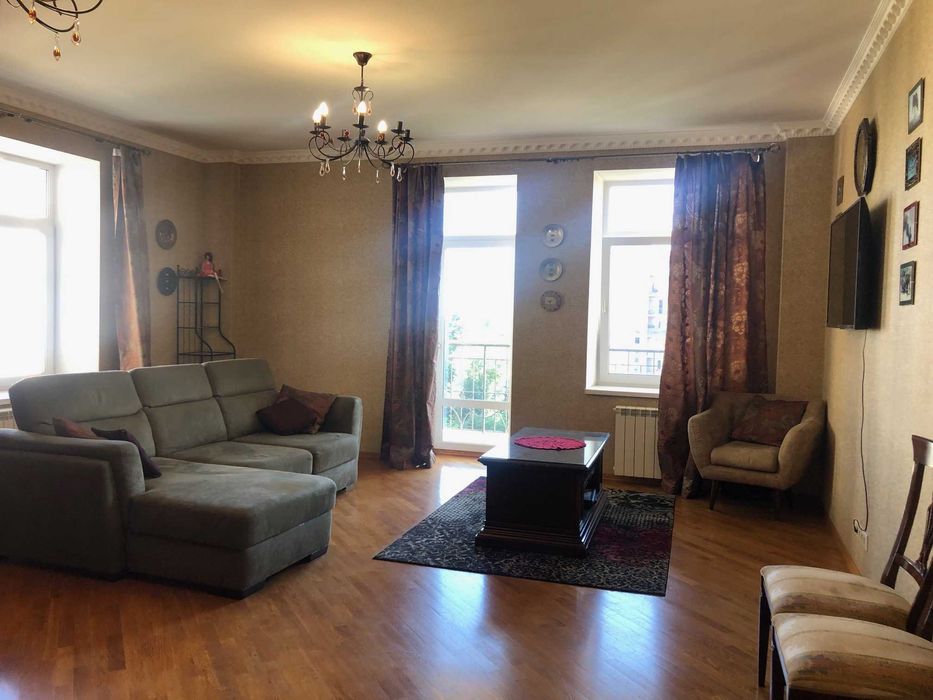 Продам дешево 120м ремонт мебель ЖК Чайка Лобановского метро 10мин