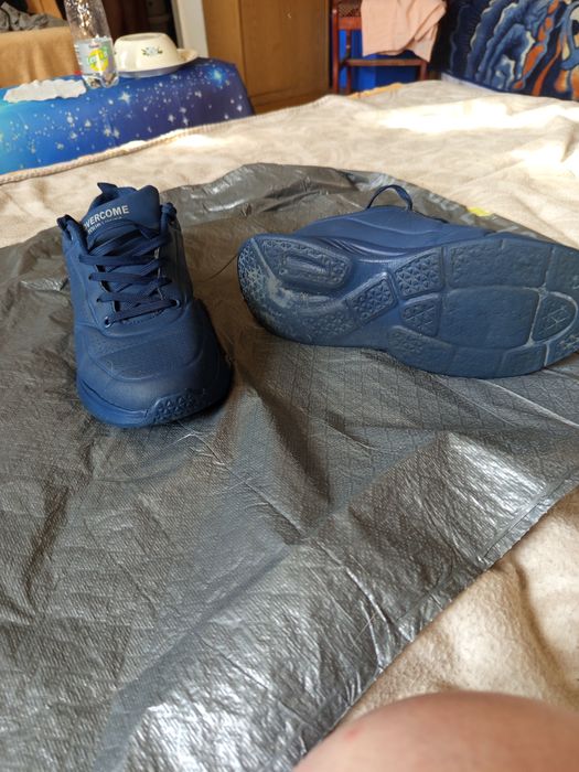 Adidas niebieski