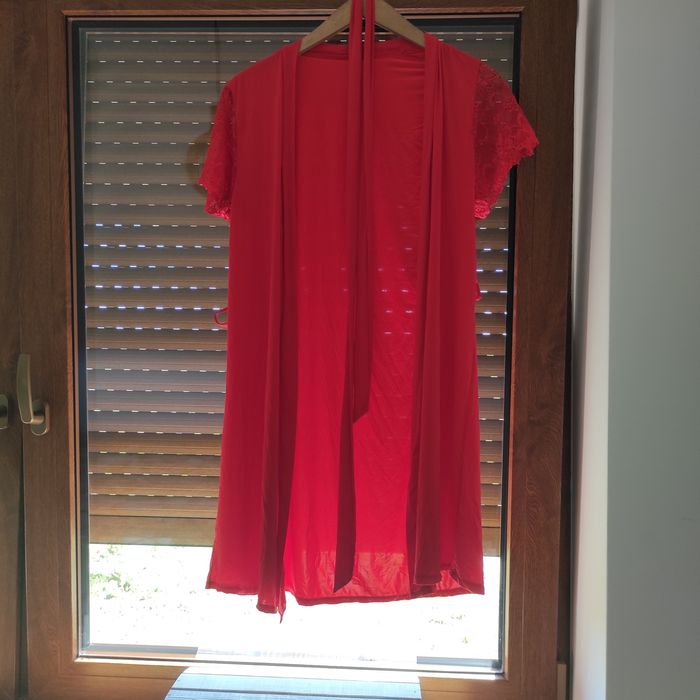 Szlafrok cienki z koronką czerwony