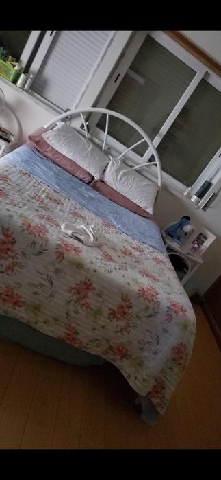 Cama de casal usada