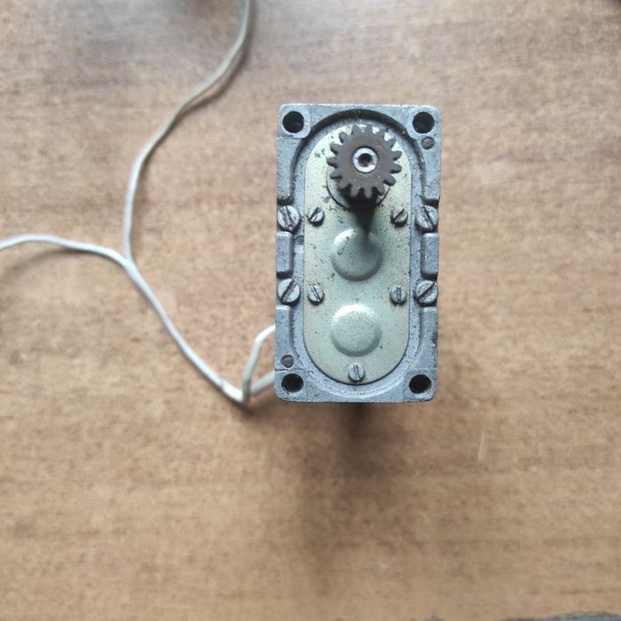 Редуктор з моторчиком