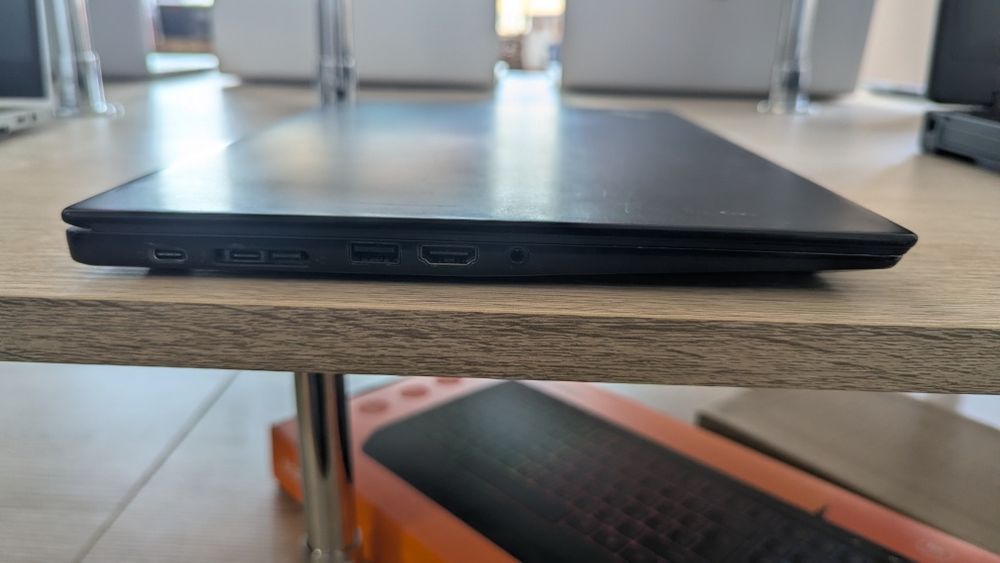 Lenovo ThinkPad T490s (14")